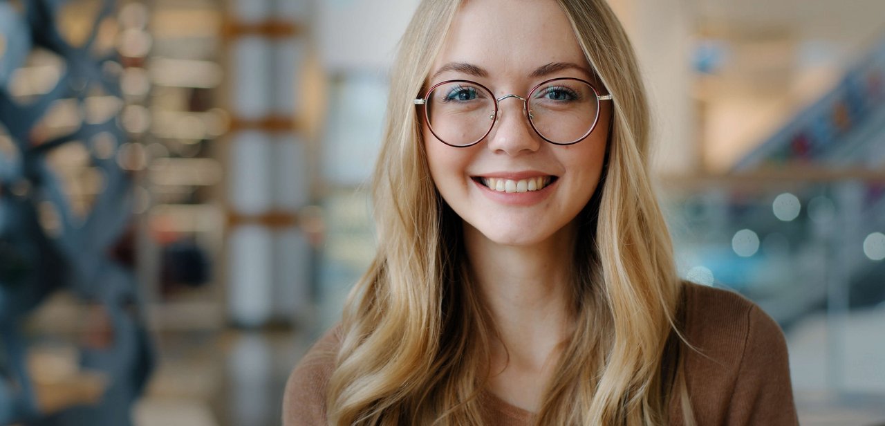 Lena - I geh' mein Weg. Eine junge Frau lächelt in die Kamera.